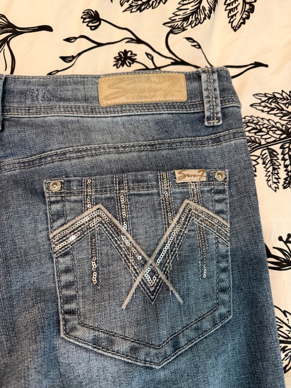 7 For All Mankind Women's Straight Leg Jeans in Medium Blue Wash - Picture 4 of 4